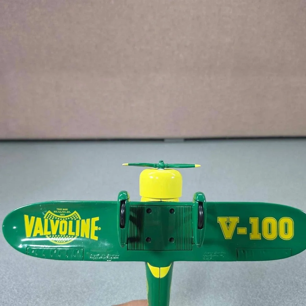 Valvoline V-100 Airplane Green Excellent Die-Cast Collectible